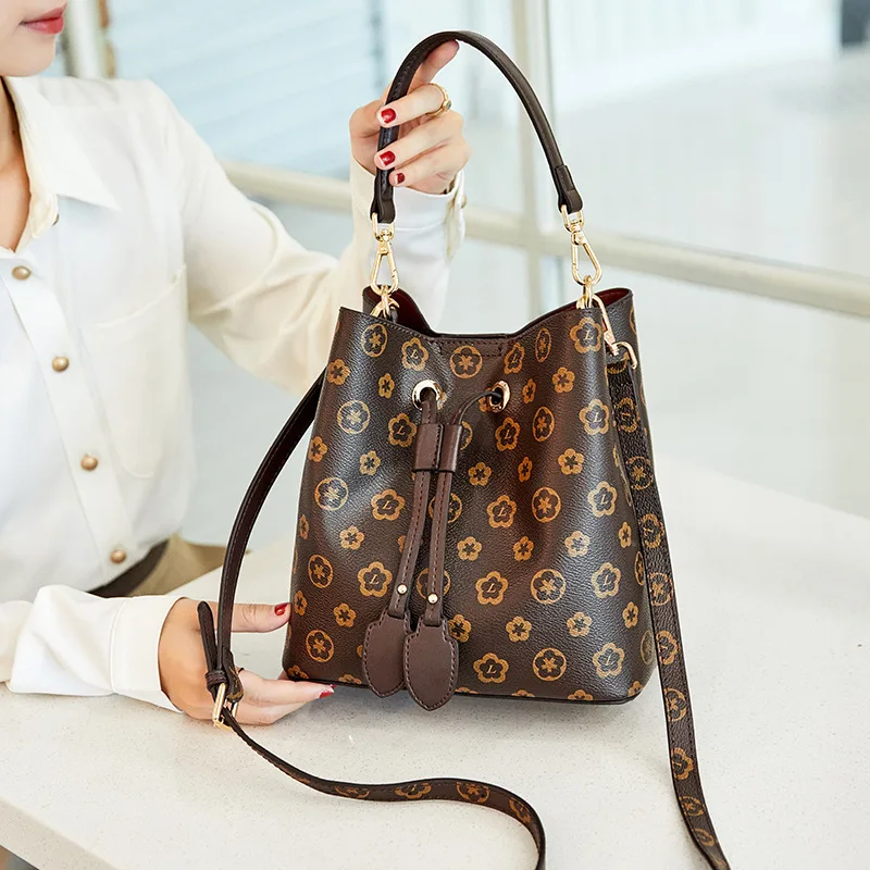 Tote Bags for Women 2021 New Fashion All-match Bucket Bag Large-capacity Leather Retro Shoulder Messenger Handbag Satchels Cc Gg
Tote Bags for Women 2021 New Fashion All-match Bucket Bag Large-capacity Leather Retro Shoulder Messenger Handbag Satchels Cc Gg