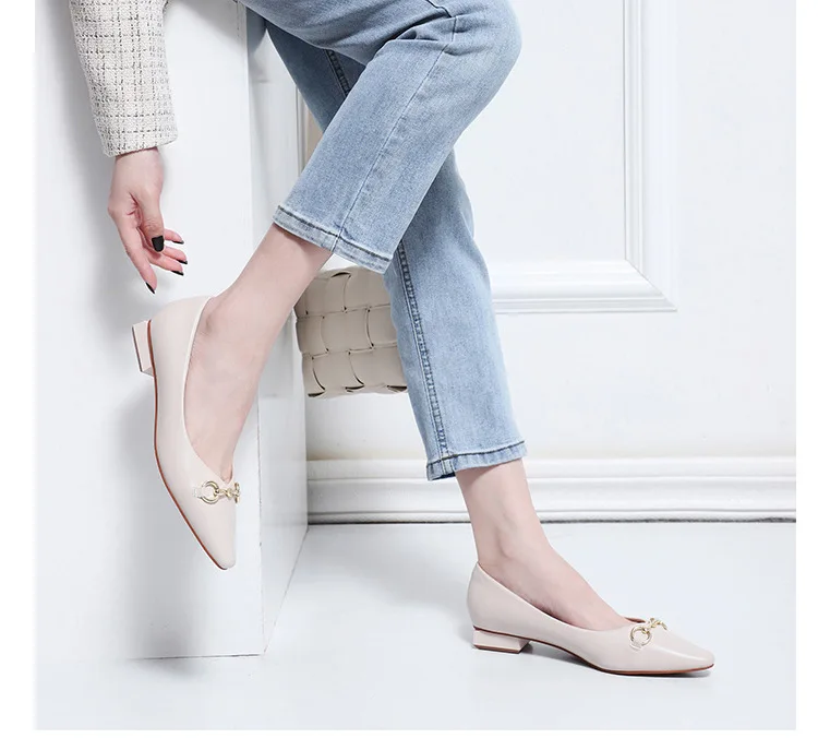 2021 New Spring Comfortable Lady Low-heels Shoes Pointed Toe leather Flats Plus Size Female Women Footwear Comfort Ladies Shoes
2021 New Spring Comfortable Lady Low-heels Shoes Pointed Toe leather Flats Plus Size Female Women Footwear Comfort Ladies Shoes