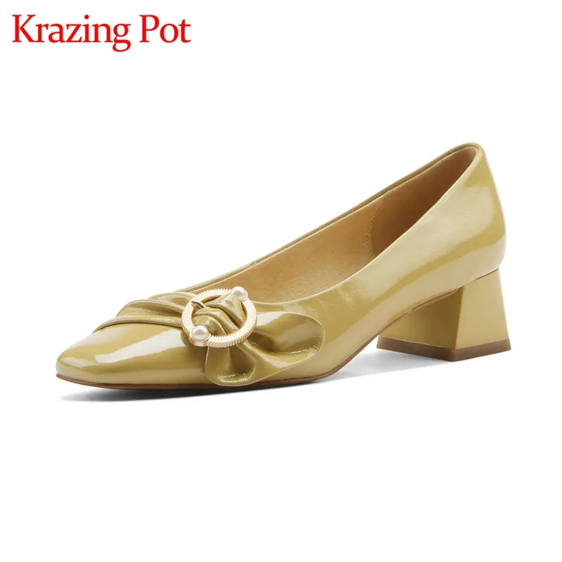 Krazing pot lovely shoes pearl buckle decorations square toe pleated med heels patent leather office lady bowtie women pumps l28
Krazing pot lovely shoes pearl buckle decorations square toe pleated med heels patent leather office lady bowtie women pumps l28