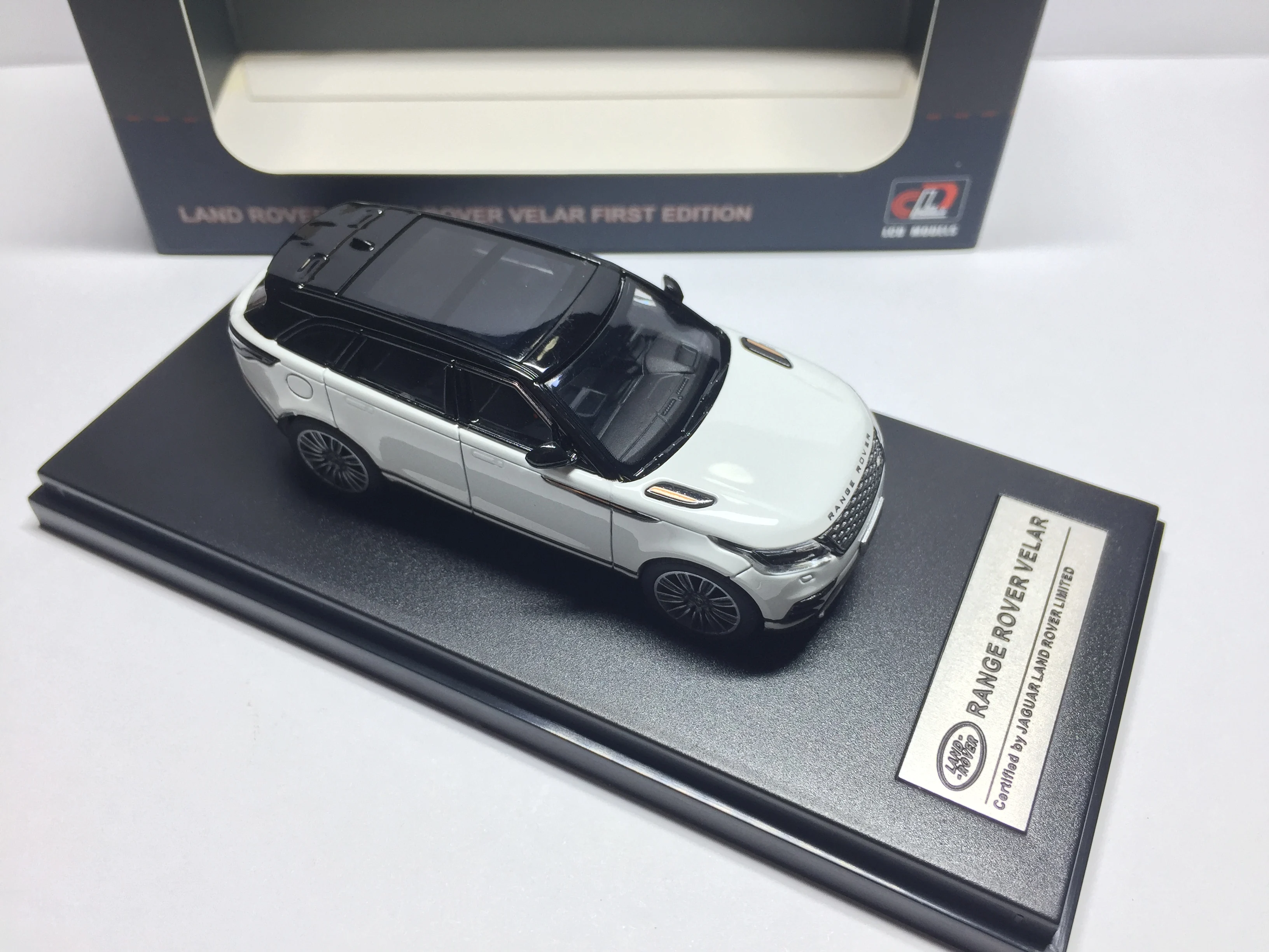 LCD 1:64 Range Rover VELAR Коллекционирование литье под давлением модели автомобилей из сплава
LCD 1:64 Range Rover VELAR Коллекционирование литье под давлением модели автомобилей из сплава