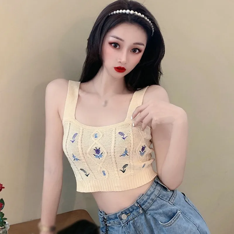 Women's Knitted Camis Summer Sexy Sweet Floral Embroidery Pattern Tank Top New Girls Fashion Wild Slim Sling Vest
Women's Knitted Camis Summer Sexy Sweet Floral Embroidery Pattern Tank Top New Girls Fashion Wild Slim Sling Vest