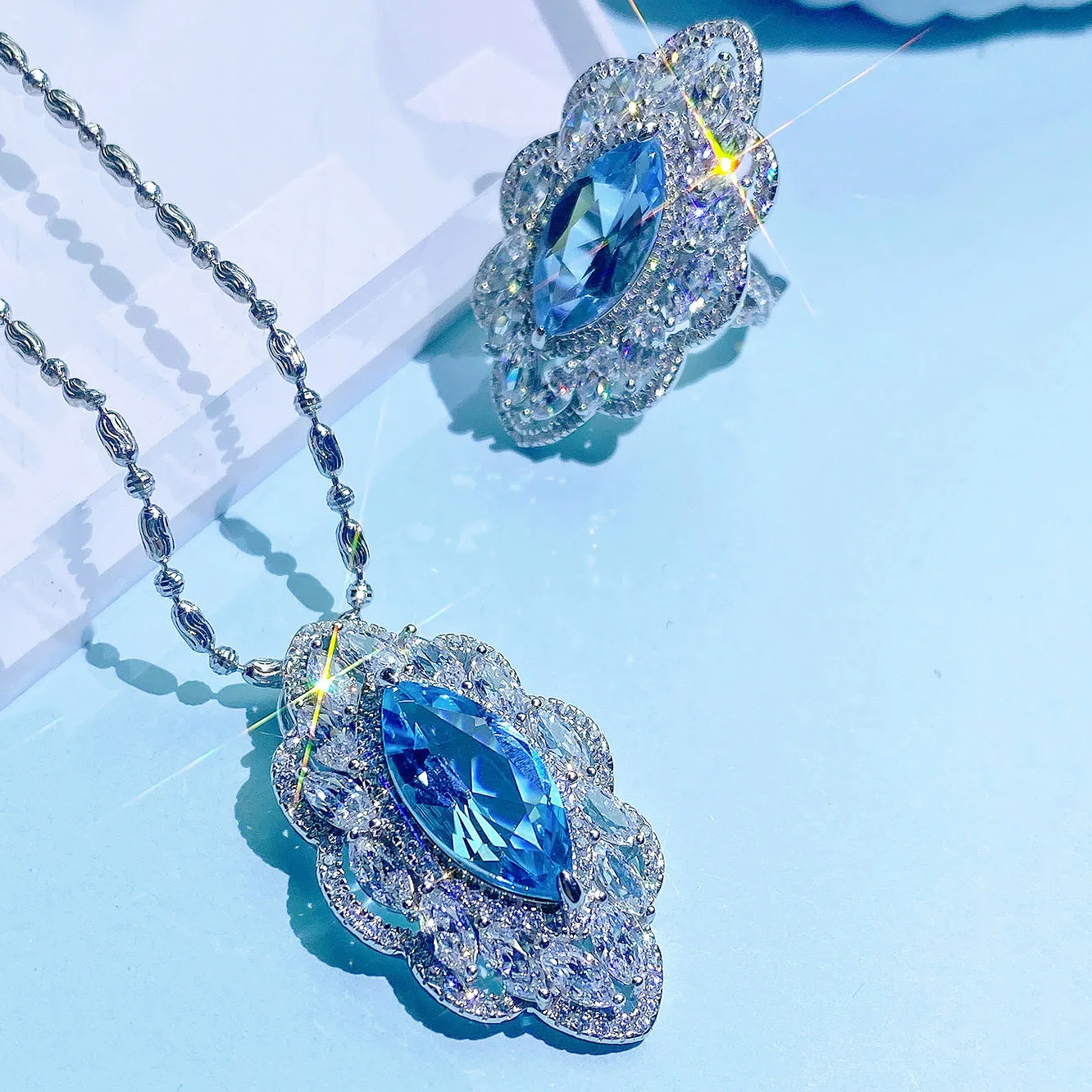 

DIWENFU High Jewelry Design Horse Eye Shape Inlaid Aquamarine Topaz Pendant Necklaces for Women Collares Mujer Sapphire Gemstone