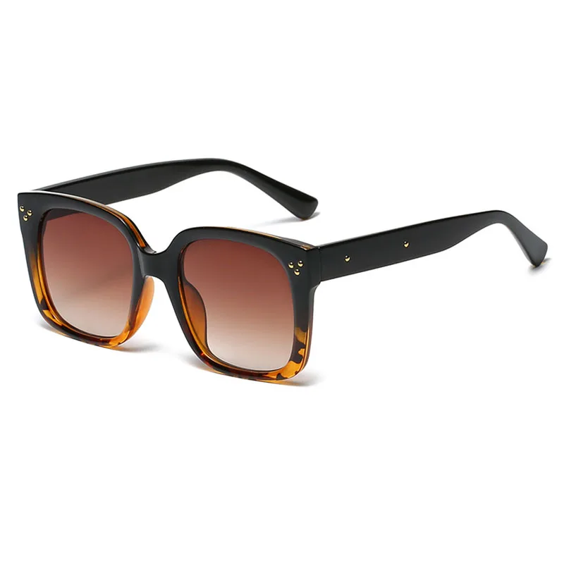 Очки солнцезащитные женские квадратные, роскошные брендовые дизайнерские винтажные солнечные очки с защитой UV400
Очки солнцезащитные женские квадратные, роскошные брендовые дизайнерские винтажные солнечные очки с защитой UV400