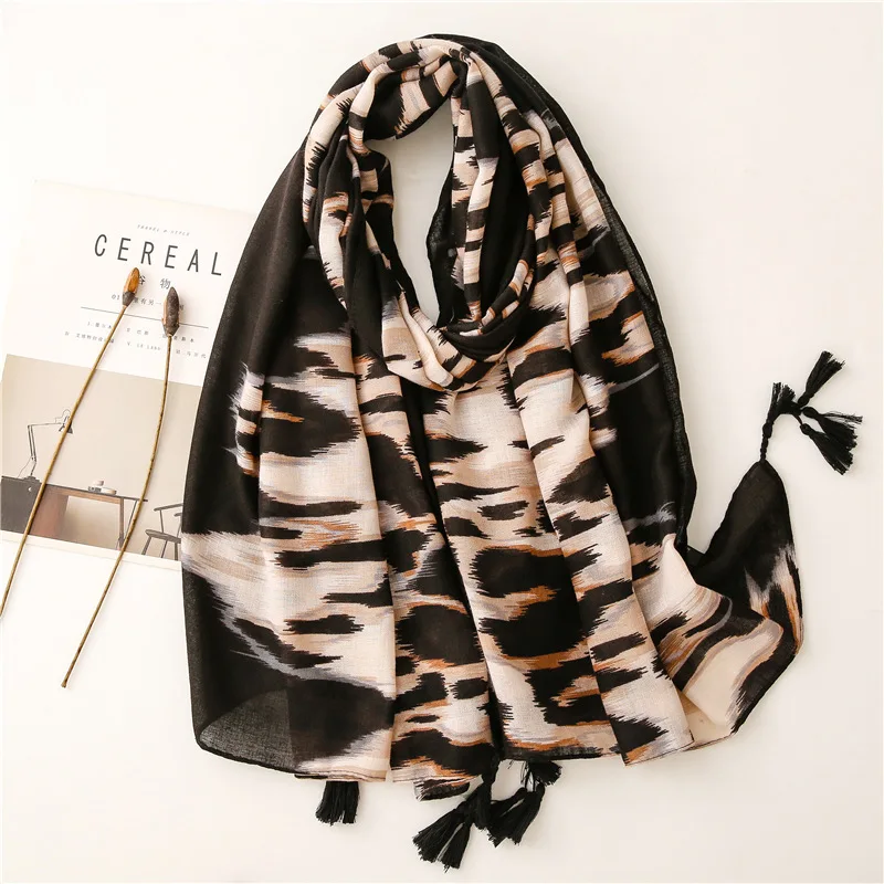 Designer brand luxury Moss green ladies wild leopard scarf female long scarf shawl thin brown fashionable scarf long shawl
Designer brand luxury Moss green ladies wild leopard scarf female long scarf shawl thin brown fashionable scarf long shawl