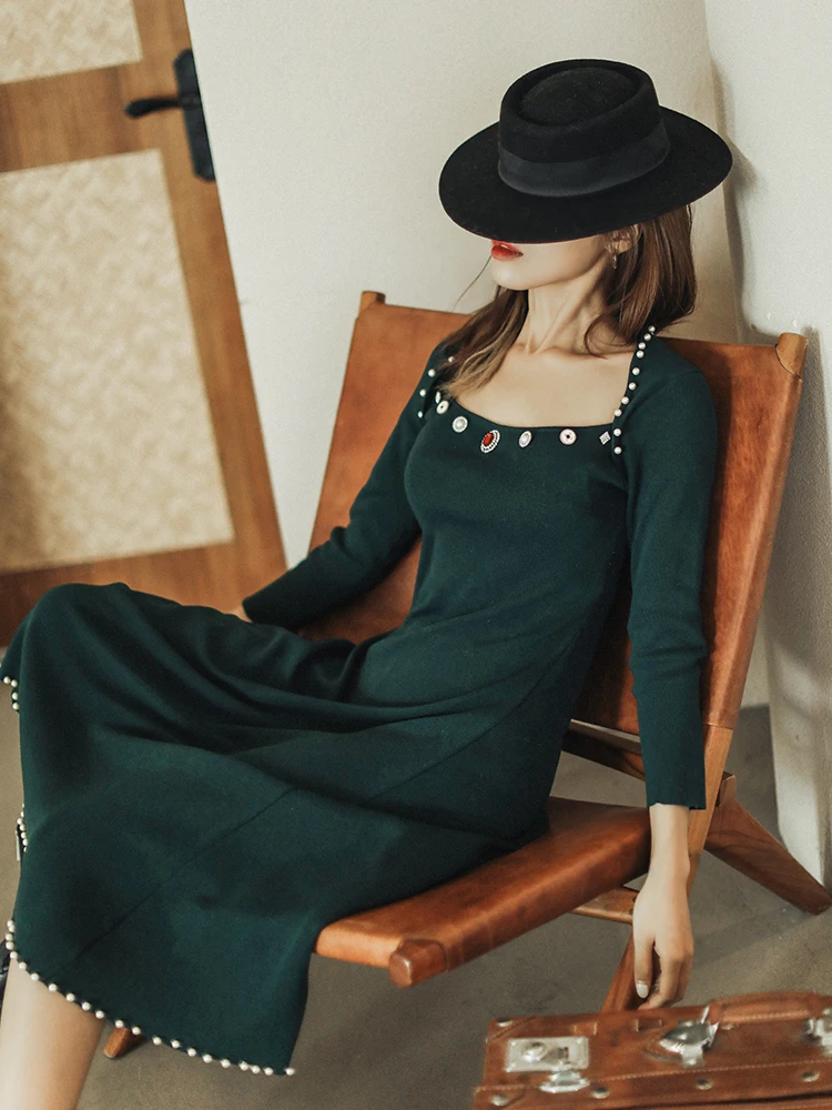 Dresses Women Spring Autumn Vintage Elegant Slim Knitted Dress Korean Baroque Style Pearl Long Sleeve Emerald Sweater Dress
Dresses Women Spring Autumn Vintage Elegant Slim Knitted Dress Korean Baroque Style Pearl Long Sleeve Emerald Sweater Dress