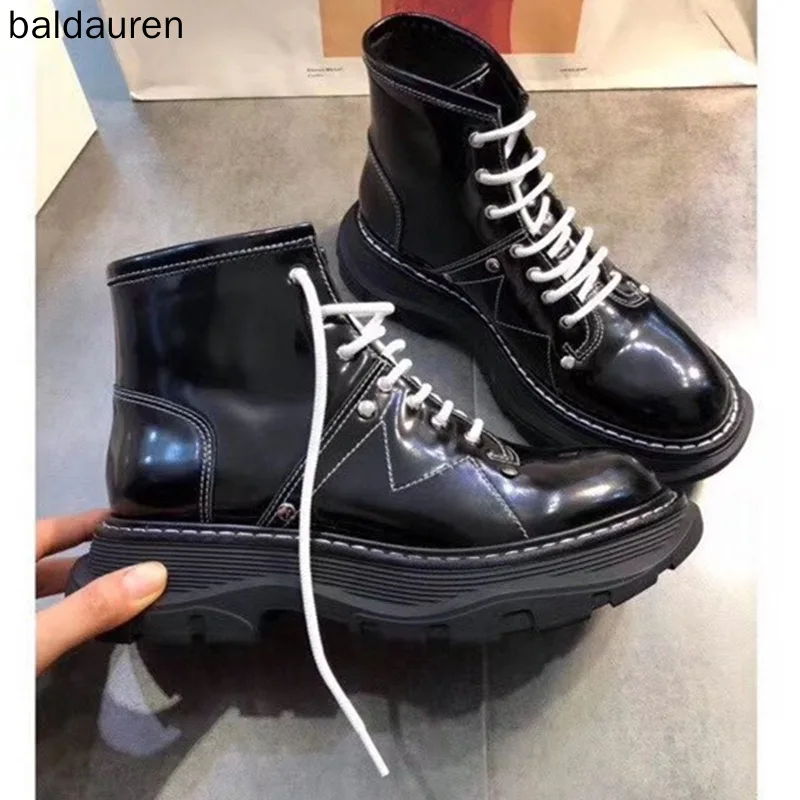New Brand Women Boots Fashion Rivet Platform Lace Up Genuine Leather Boots Waterproof Platform Ankle Boots
New Brand Women Boots Fashion Rivet Platform Lace Up Genuine Leather Boots Waterproof Platform Ankle Boots