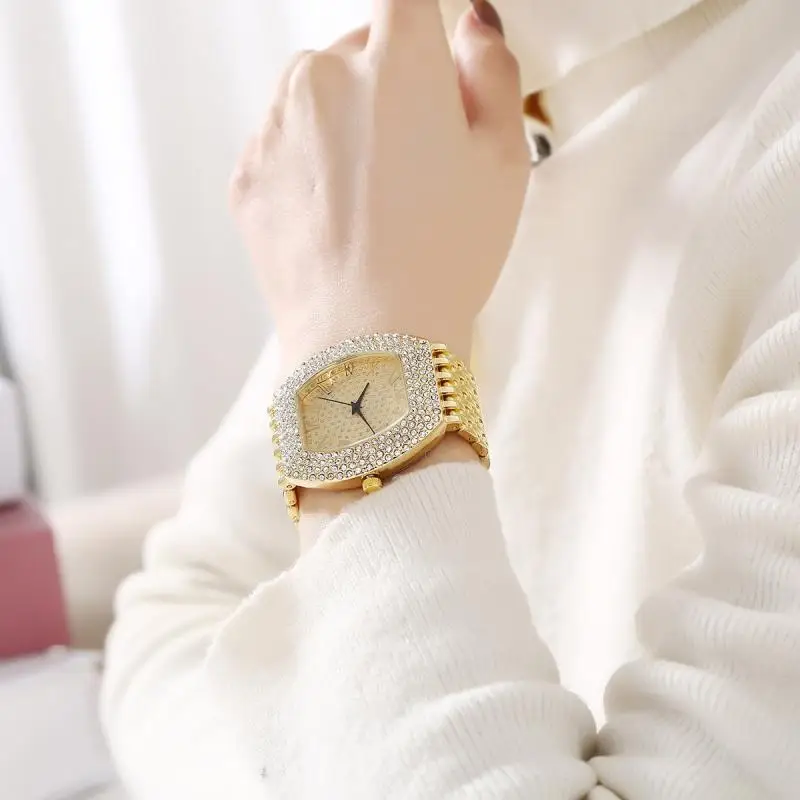 2021 Temperament Fashion Steel Band Diamond Barrel Ladies Watch Roman Character Watch
2021 Temperament Fashion Steel Band Diamond Barrel Ladies Watch Roman Character Watch