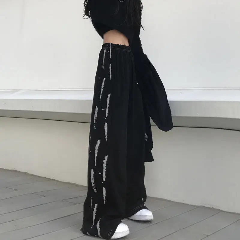 Pants women's spring Korean versatile printing loose student leisure straight pants high waist shows the trend of thin wide leg
Pants women's spring Korean versatile printing loose student leisure straight pants high waist shows the trend of thin wide leg