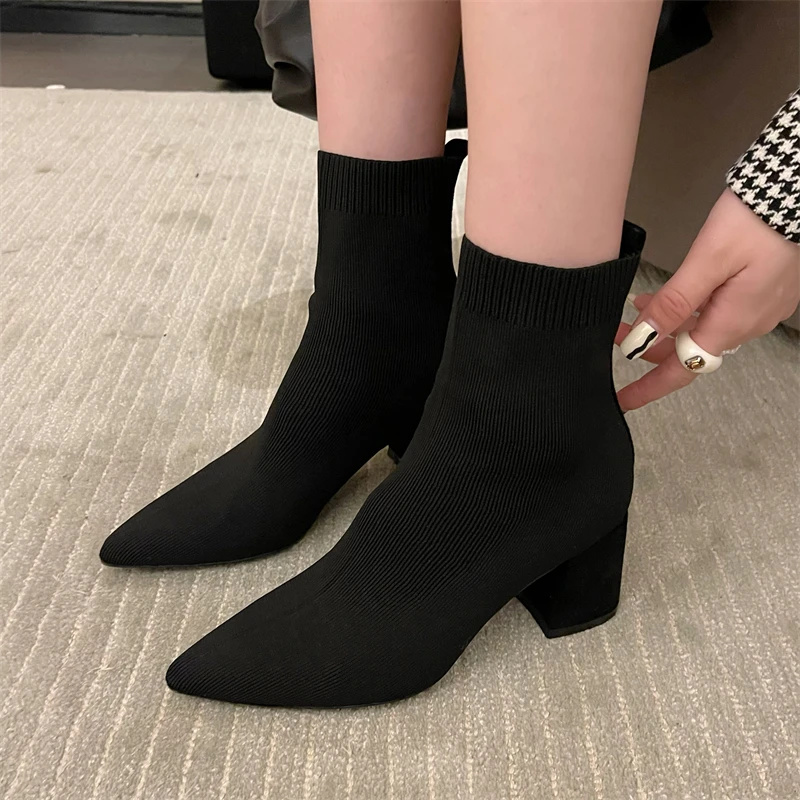 2021 Autumn Winter New Couple Socks Shoes Women Thick-soled Casual Large Size Net Red Knitted Short Boots Women botas de mujer
2021 Autumn Winter New Couple Socks Shoes Women Thick-soled Casual Large Size Net Red Knitted Short Boots Women botas de mujer