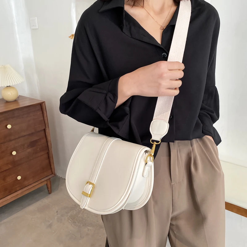 European Popular Small Circle Women Shoulder Bag Fashion Brand Bags for Women Female Hand Bag and Purse Simple Style Woman Bag
European Popular Small Circle Women Shoulder Bag Fashion Brand Bags for Women Female Hand Bag and Purse Simple Style Woman Bag
