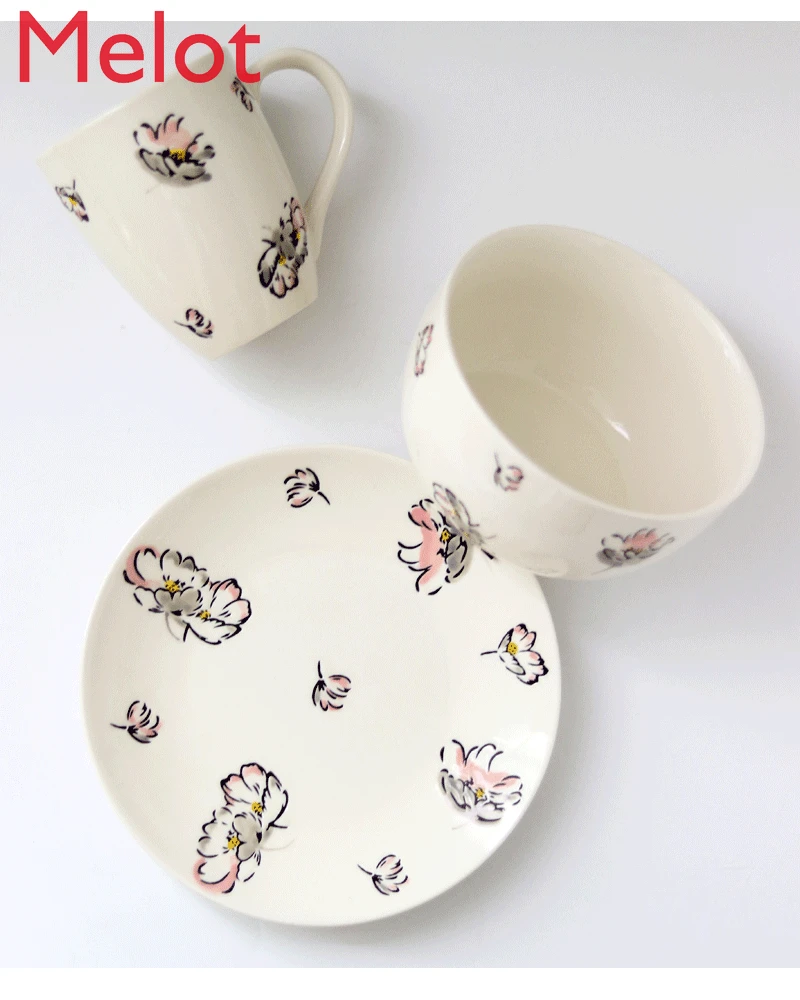 Hand-Painted Simple Fresh Ceramic Chrysanthemum Printed Bowl and Plate Household Tableware Set Personalized Creative Tableware
Hand-Painted Simple Fresh Ceramic Chrysanthemum Printed Bowl and Plate Household Tableware Set Personalized Creative Tableware