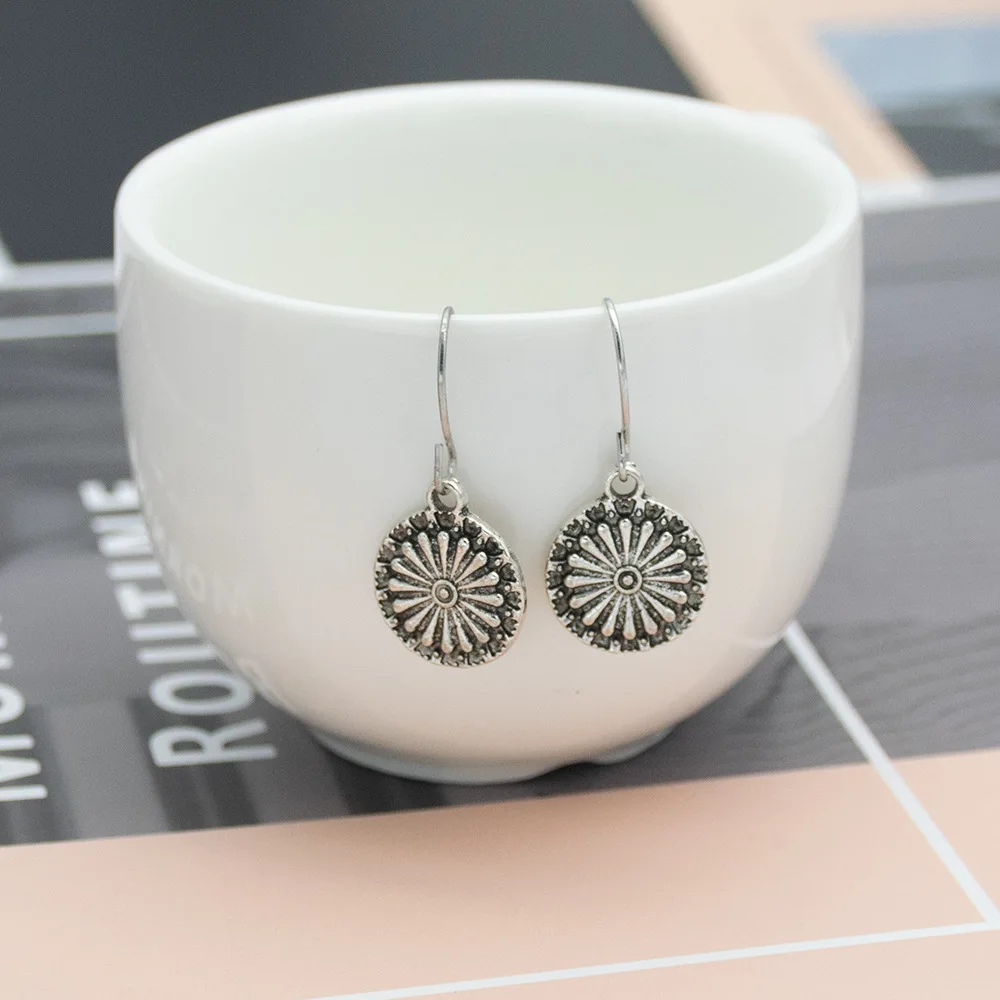 SNCSDK 2020 new European and American fashion and creative Women dangle earrings set 3-piece set Women's earrings 
SNCSDK 2020 new European and American fashion and creative Women dangle earrings set 3-piece set Women's earrings