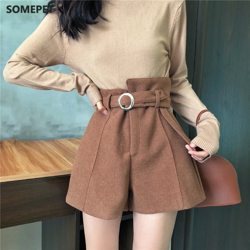 Woolen Belt Warm Shorts Women Autumn Winter Thicken Fashion High Waist A-Line Wide Leg Boots Shorts Girls Elegant Short Trousers
Woolen Belt Warm Shorts Women Autumn Winter Thicken Fashion High Waist A-Line Wide Leg Boots Shorts Girls Elegant Short Trousers