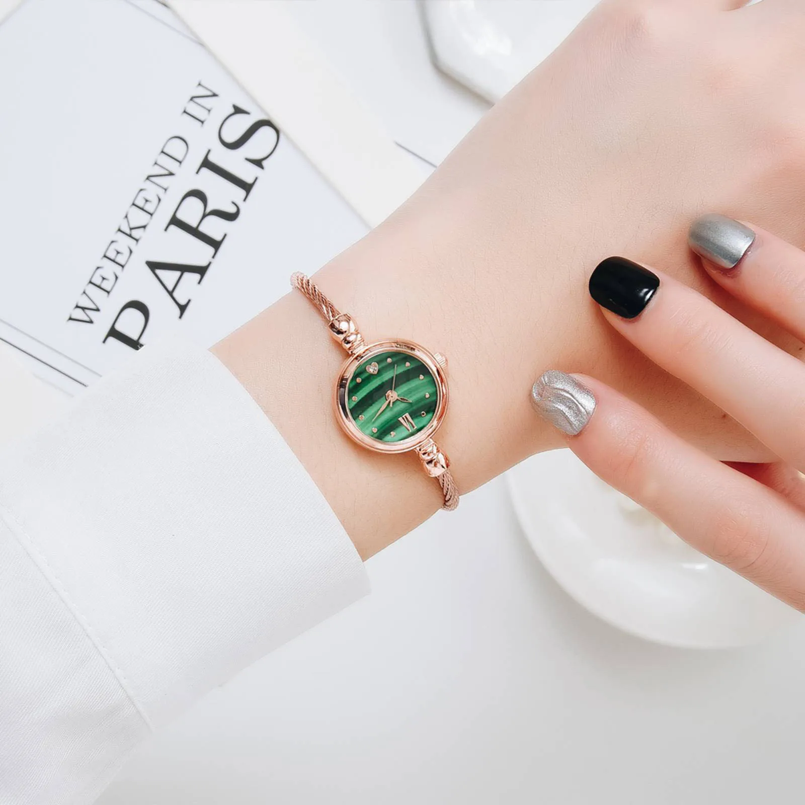 Ladies Face Casual Quartz Watches Elegant Alloy Strap Without Buckle Watch Relogio Feminino Wrist Watches Atmospheric Smartwatch
Ladies Face Casual Quartz Watches Elegant Alloy Strap Without Buckle Watch Relogio Feminino Wrist Watches Atmospheric Smartwatch