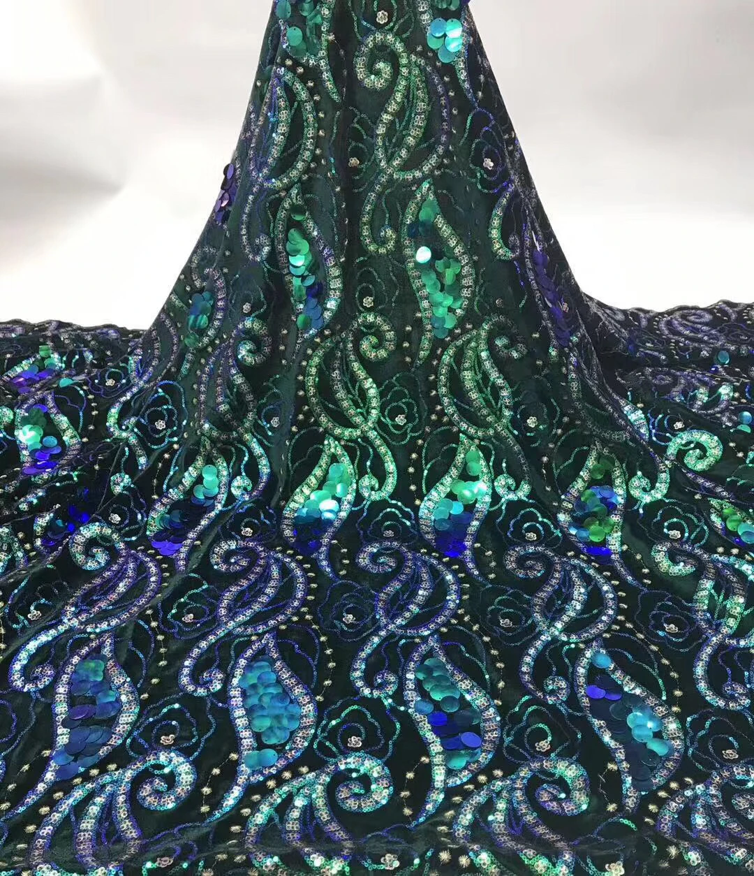 African Tulle Lace Fabric 2020 French Lace Fabric High Quality with Sequins Nigerian Embroidery Tulle Lace For Wedding LCD9520
African Tulle Lace Fabric 2020 French Lace Fabric High Quality with Sequins Nigerian Embroidery Tulle Lace For Wedding LCD9520