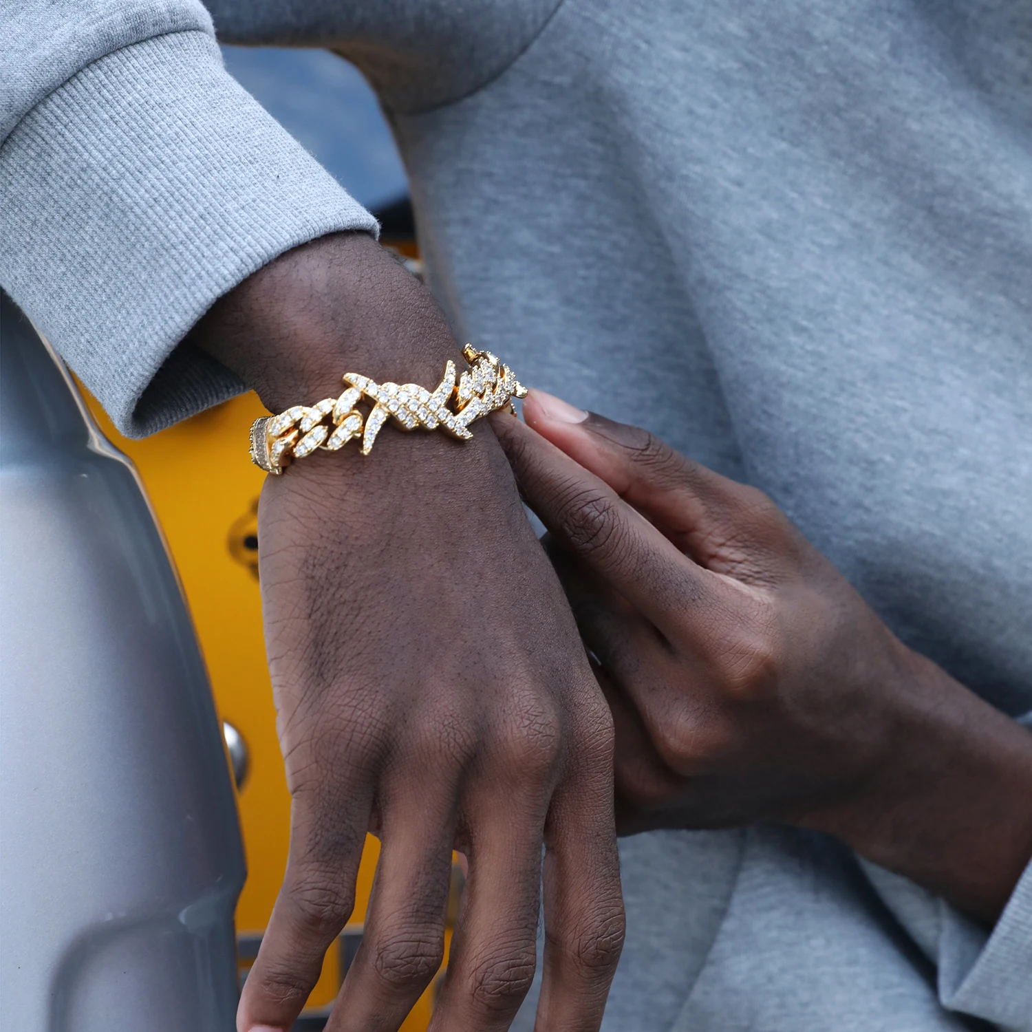 Hip Hop 19MM Iced Out CZ Heavy Rock Thorns Box Buckle Cuban Link Cubic Bracelet Men Mariner White Gold Plated Jewelry
Hip Hop 19MM Iced Out CZ Heavy Rock Thorns Box Buckle Cuban Link Cubic Bracelet Men Mariner White Gold Plated Jewelry