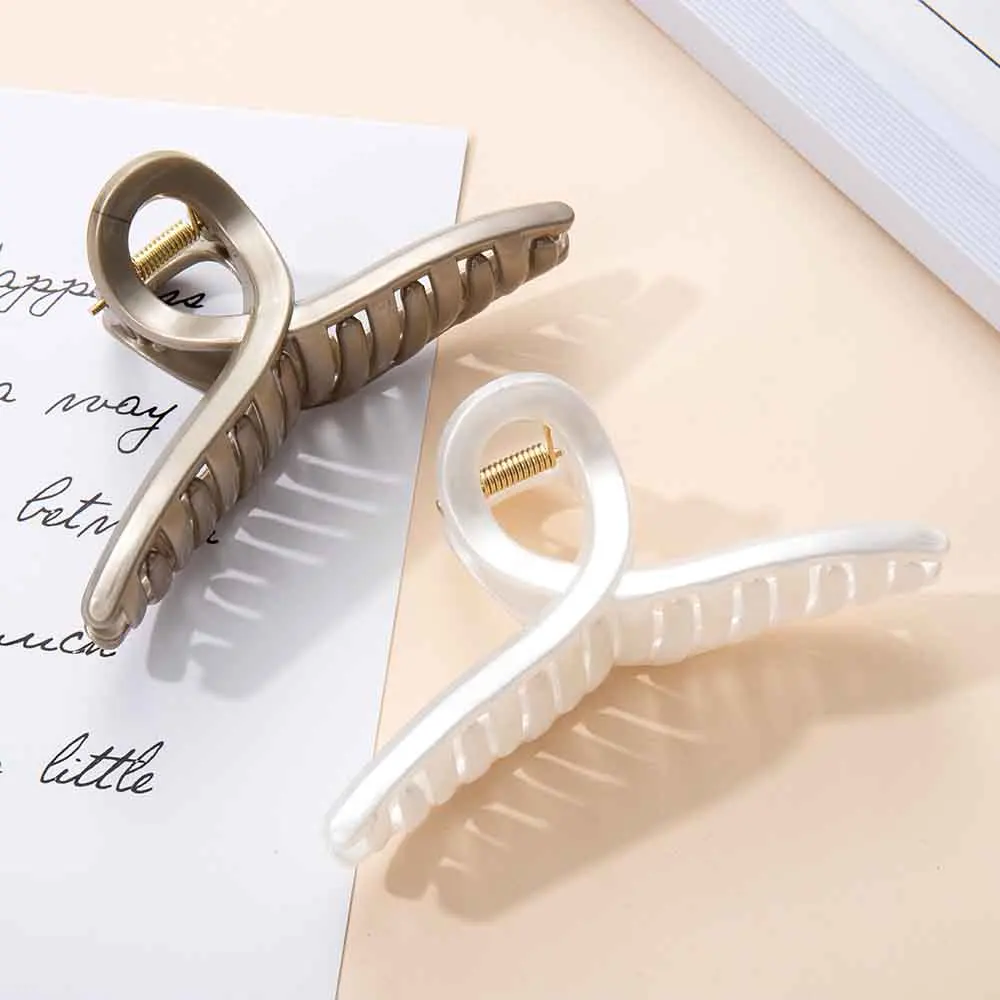 2021 Acrylic Hair Clip Simple and Versatile Plastic Plate Hair Clip Fashion Cross Hair Claw Hair Accessories Women Wholesale
2021 Acrylic Hair Clip Simple and Versatile Plastic Plate Hair Clip Fashion Cross Hair Claw Hair Accessories Women Wholesale