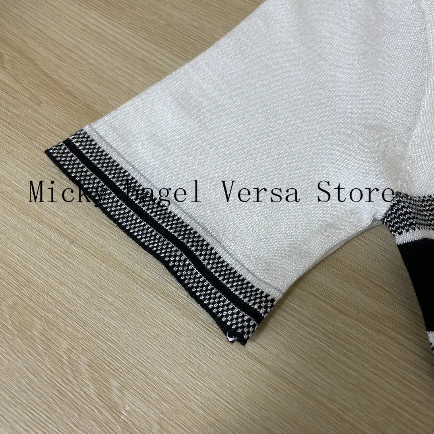 2021 luxury design stitching color contrast fashion Lapel women's short sleeve top temperament versatile loose knit T-shirt
2021 luxury design stitching color contrast fashion Lapel women's short sleeve top temperament versatile loose knit T-shirt