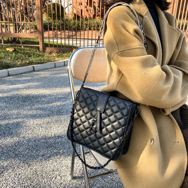 Solid Color Pleated Tote Bag 2021 Fashion New High-quality Soft Leather Women's Designer Handbag Travel Shoulder Bags Armpit Bag 
Solid Color Pleated Tote Bag 2021 Fashion New High-quality Soft Leather Women's Designer Handbag Travel Shoulder Bags Armpit Bag