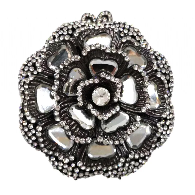 XIYUAN Elegant Hollow Out Women Black Crystal Clutch Evening Bag Metal Minaudiere Handbag and Purse Ladies Clutch Wedding Bag
XIYUAN Elegant Hollow Out Women Black Crystal Clutch Evening Bag Metal Minaudiere Handbag and Purse Ladies Clutch Wedding Bag