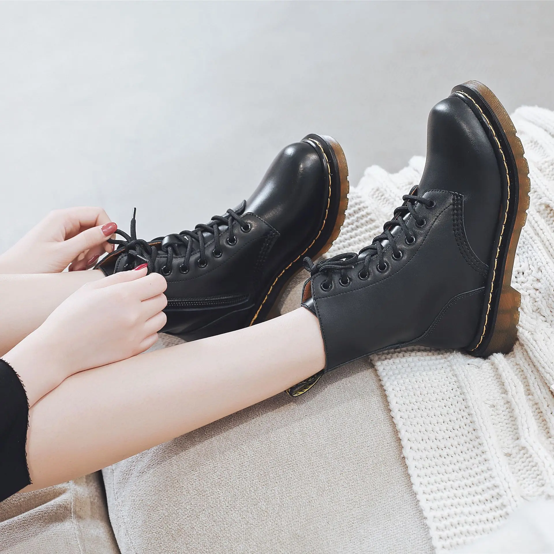 Genuine Leather Zipper Ankle Boots Women Motorcycle Booties Lace Up Retro Martin Boots Autumn Winter Female Shoes Botas Mujer
Genuine Leather Zipper Ankle Boots Women Motorcycle Booties Lace Up Retro Martin Boots Autumn Winter Female Shoes Botas Mujer