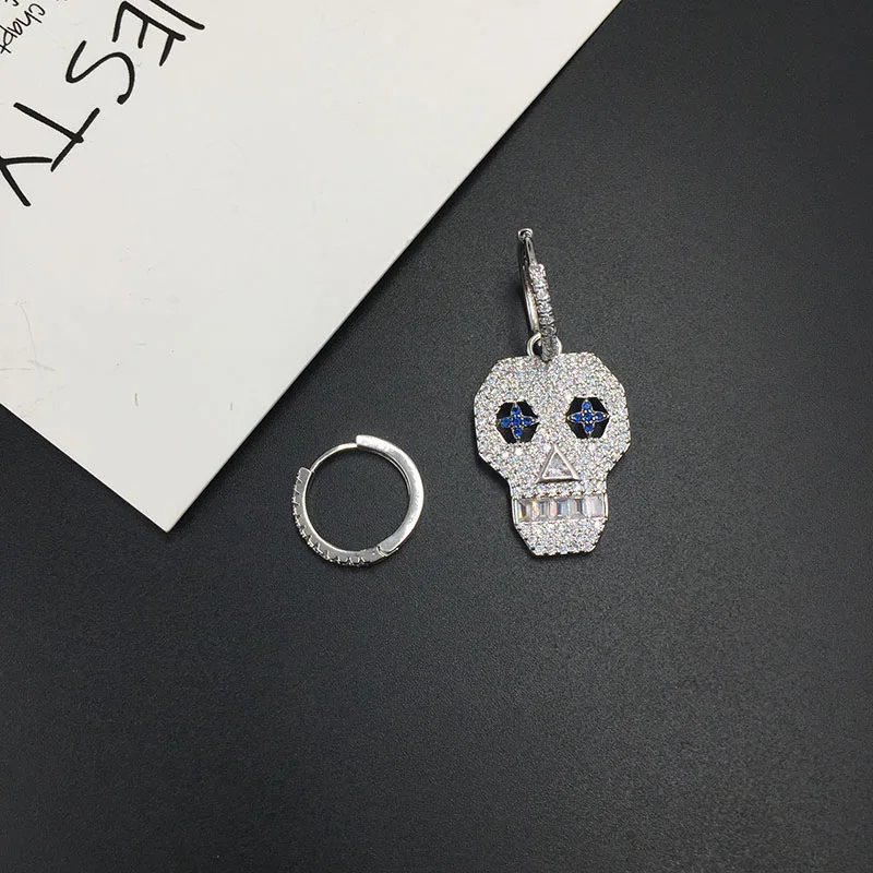

New Rock Style Skeleton Crystal Earrings Micro-inlaid Zircon Super Halloween Earrings Asymmetrical Earrings for Girl