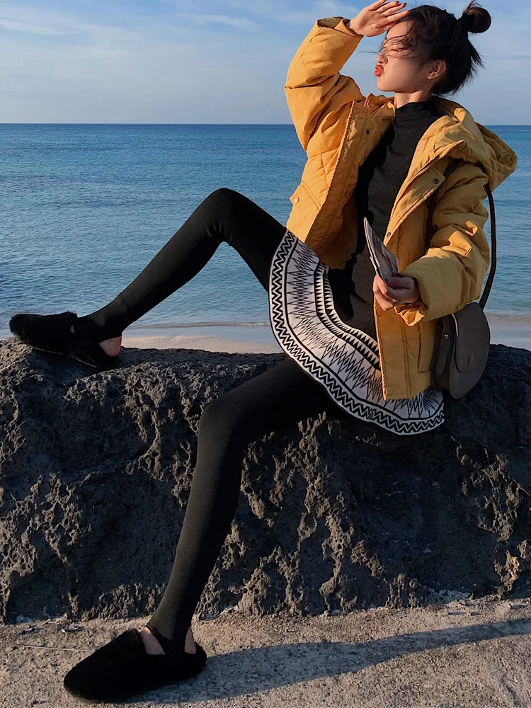 Fall / Winter 2019 new outer wear plus velvet thick Korean version was thin and high waist stretch leggings
Fall / Winter 2019 new outer wear plus velvet thick Korean version was thin and high waist stretch leggings