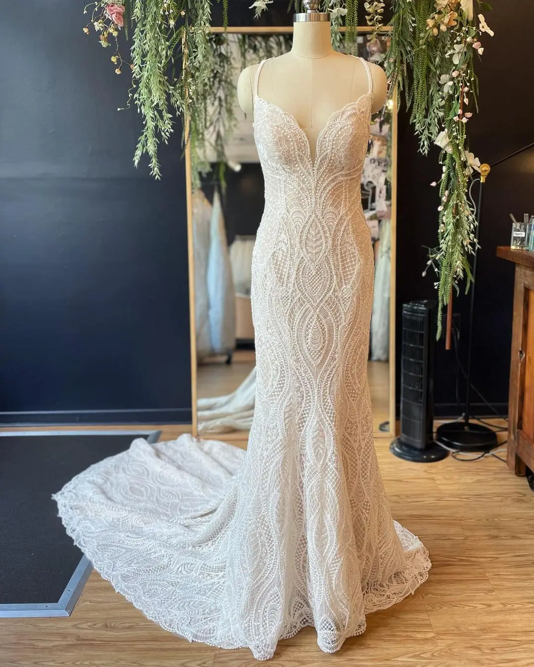 Lace vestidos de novia 2021 Chic Vintage Bridal Wedding Dresses Chapel Train Garden Castle Spaghetti Neck Mermaid
Lace vestidos de novia 2021 Chic Vintage Bridal Wedding Dresses Chapel Train Garden Castle Spaghetti Neck Mermaid