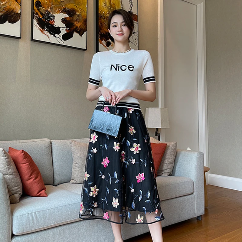 Designer New Women Sets Summer Hollow Knit White T-Shirt And Flower Embroidery Mesh Skirt Office Casual Two-Piece Siut