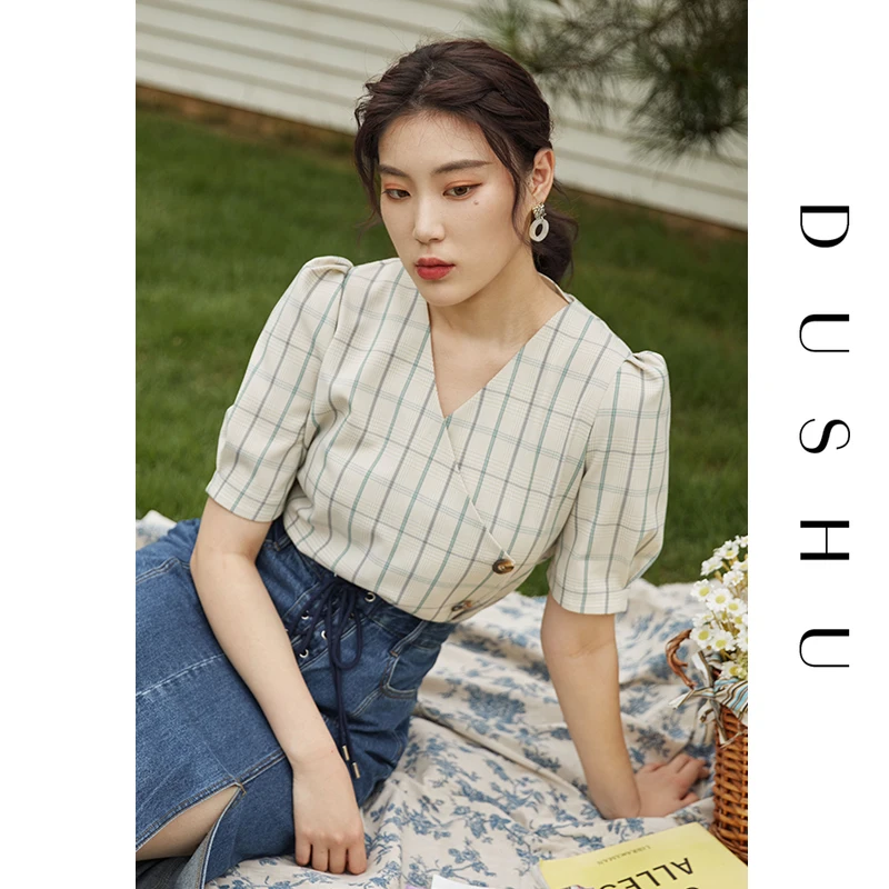 DUSHU Plus size puff sleeve sexy plaid blouse shirt Women v neck summer green vintage wrap top Female elegant button up shirt
DUSHU Plus size puff sleeve sexy plaid blouse shirt Women v neck summer green vintage wrap top Female elegant button up shirt