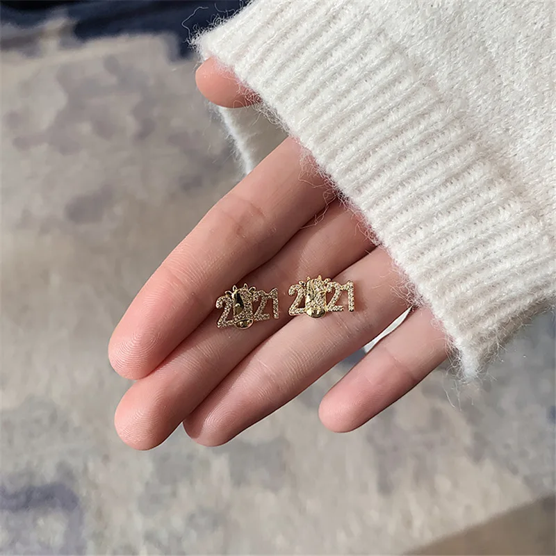 925 Standard Silver Carved Letters 2021 Inlaid Cubic Zirconia for Ladies Fashion Party Jewelry Anniversary Gifts
925 Standard Silver Carved Letters 2021 Inlaid Cubic Zirconia for Ladies Fashion Party Jewelry Anniversary Gifts