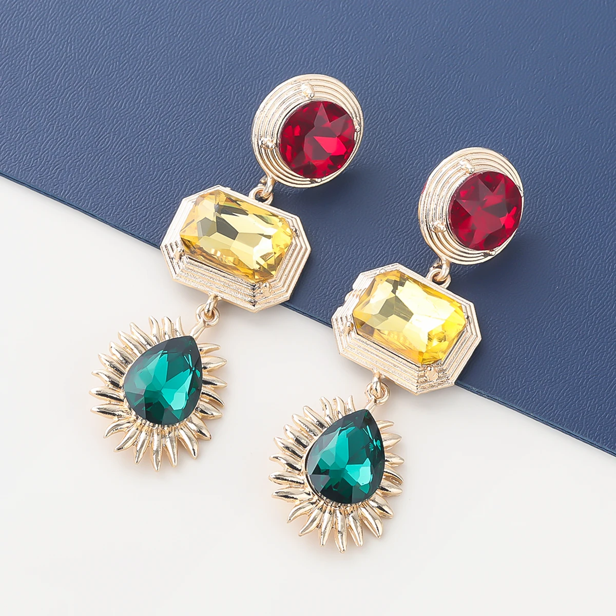 Winter Popular Metal Acrylic Geometric Earrings Casual Party Simple Dangle Earrings Women's Retro Statement Earrings
Winter Popular Metal Acrylic Geometric Earrings Casual Party Simple Dangle Earrings Women's Retro Statement Earrings