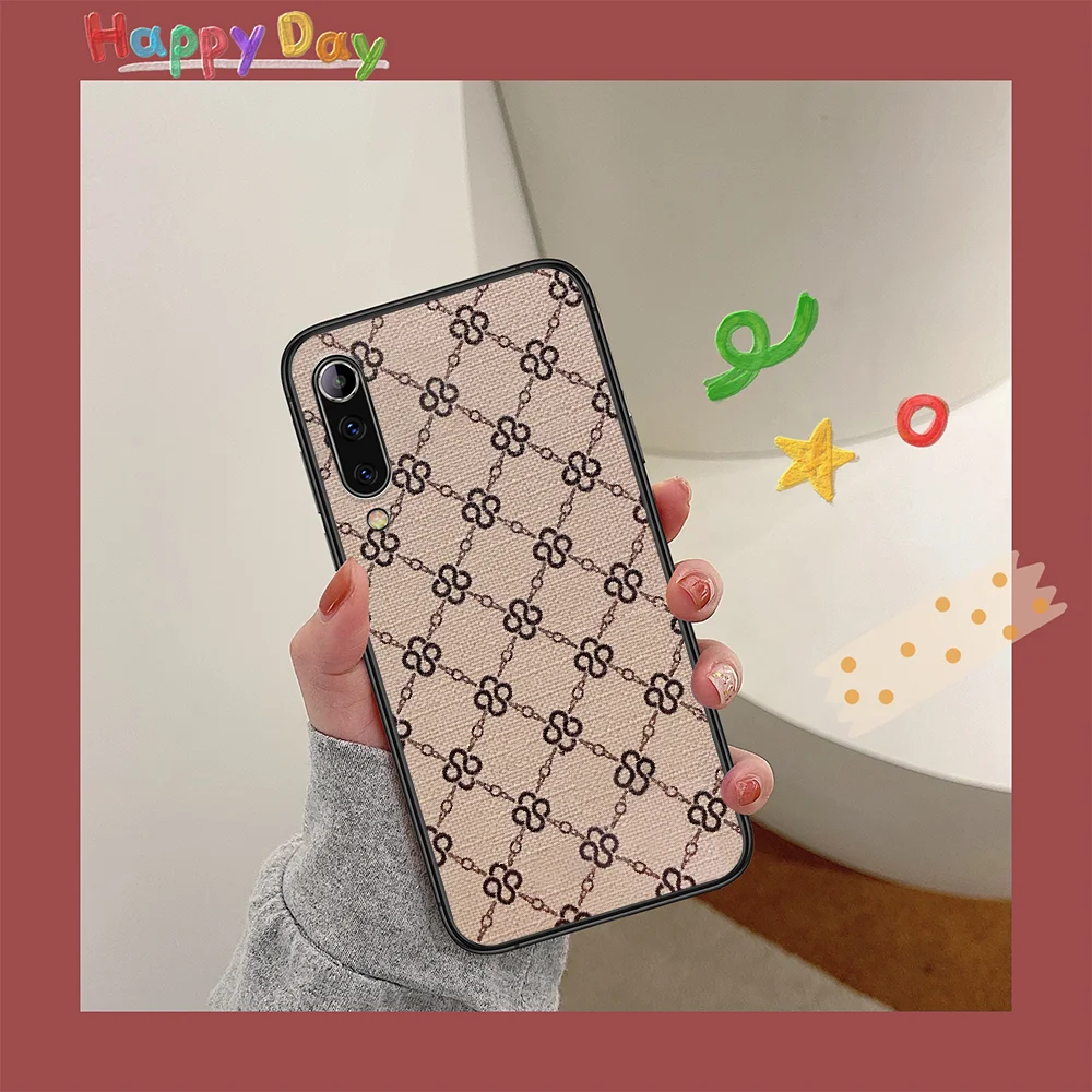 Luxury Brand Flower Fashion Geometric Phone Case For XIAOMI MI Note 8 9 T 10 Pro Lite SE A2 A3 POCO X M MAX 2 3 black Etui
Luxury Brand Flower Fashion Geometric Phone Case For XIAOMI MI Note 8 9 T 10 Pro Lite SE A2 A3 POCO X M MAX 2 3 black Etui