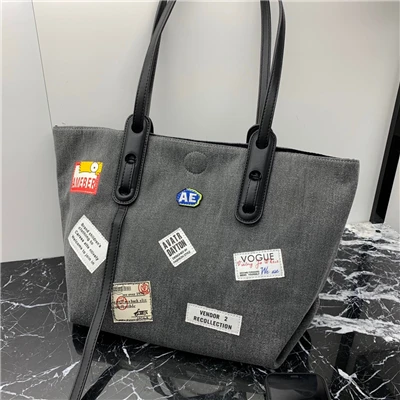 2020 Autumn New Female Bag Patch Badge Canvas Bag Large Capacity Casual Tote Bag High Quality Shoulder Shopping Bags Sac A Main
2020 Autumn New Female Bag Patch Badge Canvas Bag Large Capacity Casual Tote Bag High Quality Shoulder Shopping Bags Sac A Main