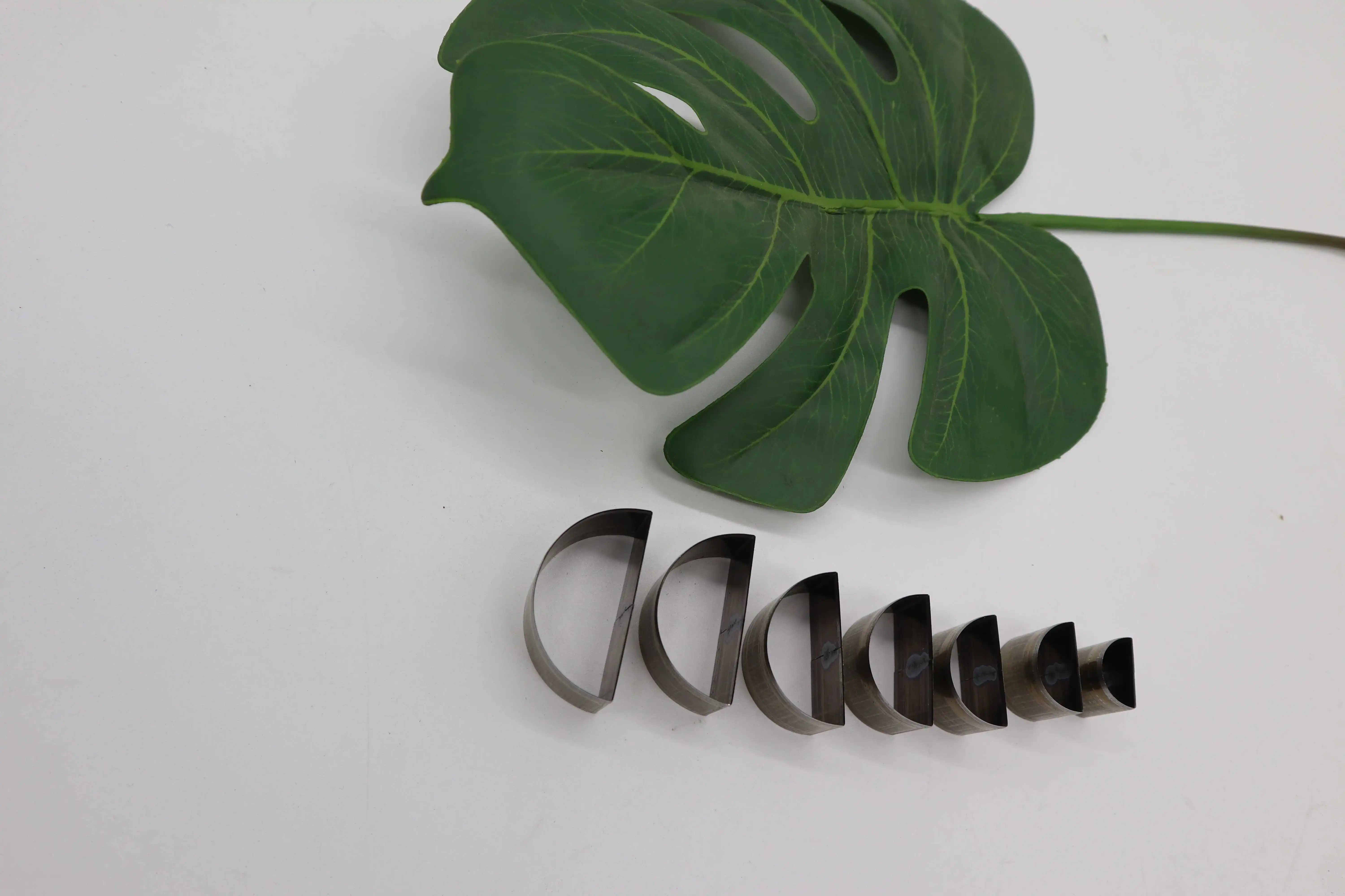 Manual leather knife mold laser knife mold custom semicircle punch semicircle knife mold
Manual leather knife mold laser knife mold custom semicircle punch semicircle knife mold