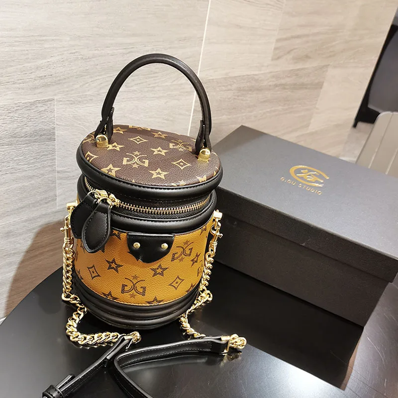 Old Flower Printing Drum Bag Women Large Capacity Single Shoulder Messenger Handbag Ladies Fashionable Cylinder Bags Luis Brand
Old Flower Printing Drum Bag Women Large Capacity Single Shoulder Messenger Handbag Ladies Fashionable Cylinder Bags Luis Brand