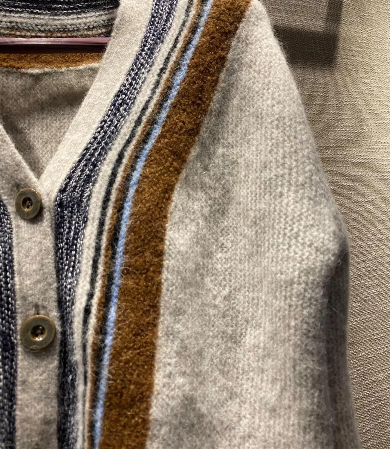Wool Blend Knit Sweaters Women V-neck Single Breasted Color Patchwork Early Autumn Knit Cardigan
Wool Blend Knit Sweaters Women V-neck Single Breasted Color Patchwork Early Autumn Knit Cardigan