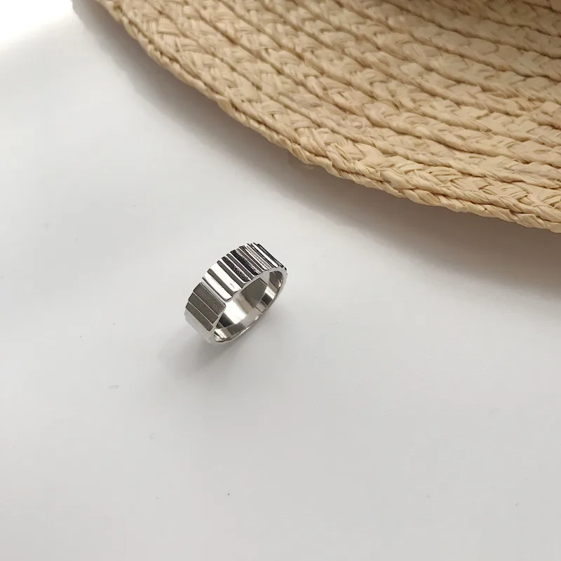 South Korean S925 Silver Fashion Trend Temperament Around The Ladder Personality Ring
South Korean S925 Silver Fashion Trend Temperament Around The Ladder Personality Ring
