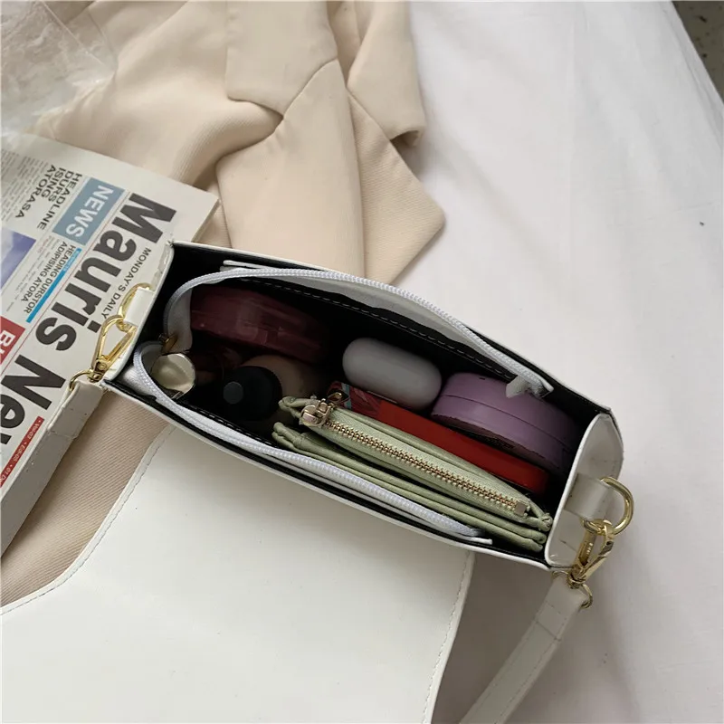 Luxury Women Shoulder Bags 2021 New Fashion Solid Color Lock Messenger Handbags and Purse Good Quality Pu Leather Crossbody Bag
Luxury Women Shoulder Bags 2021 New Fashion Solid Color Lock Messenger Handbags and Purse Good Quality Pu Leather Crossbody Bag