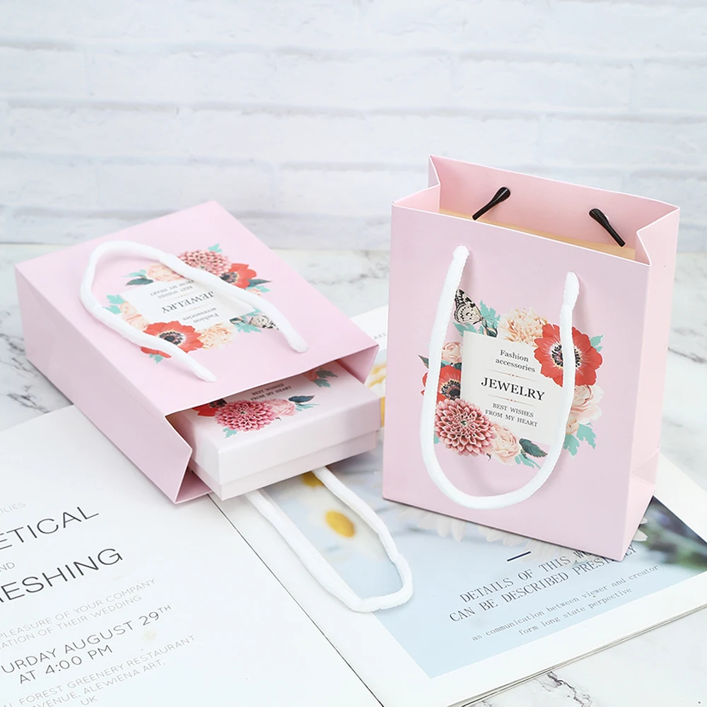 Pink Paper Christmas Candy Gift Bag Business Jewelry Boxes Luxury Earrings Ring Necklace Packaging Baby Birthday Decoration Box
Pink Paper Christmas Candy Gift Bag Business Jewelry Boxes Luxury Earrings Ring Necklace Packaging Baby Birthday Decoration Box