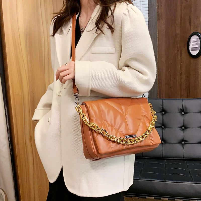 YILIAN Fashion embroider line female bag 2021 new high simple sense autumn winter is recreational and versatile
YILIAN Fashion embroider line female bag 2021 new high simple sense autumn winter is recreational and versatile