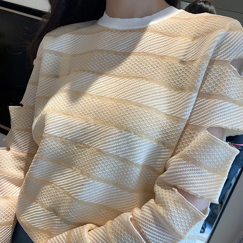 Summer fashion striped long sleeve hollow thin loose round neck T-shirt women's design top NEW
Summer fashion striped long sleeve hollow thin loose round neck T-shirt women's design top NEW