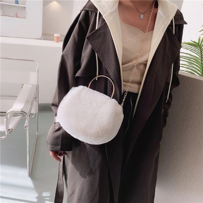 Metal Handle Plush Tote Bags For Women 2021 Soft Fluffy Flap Bag Furry Luxury Designer Handbag Chain Fur Shoulder Bags Small Sac
Metal Handle Plush Tote Bags For Women 2021 Soft Fluffy Flap Bag Furry Luxury Designer Handbag Chain Fur Shoulder Bags Small Sac