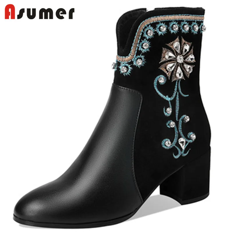 Asumer 2021 New Arrive Genuine Leather Boots Women High Heels Party Shoes Embroidered Ethnic Style Ankle Boots For Women
Asumer 2021 New Arrive Genuine Leather Boots Women High Heels Party Shoes Embroidered Ethnic Style Ankle Boots For Women
