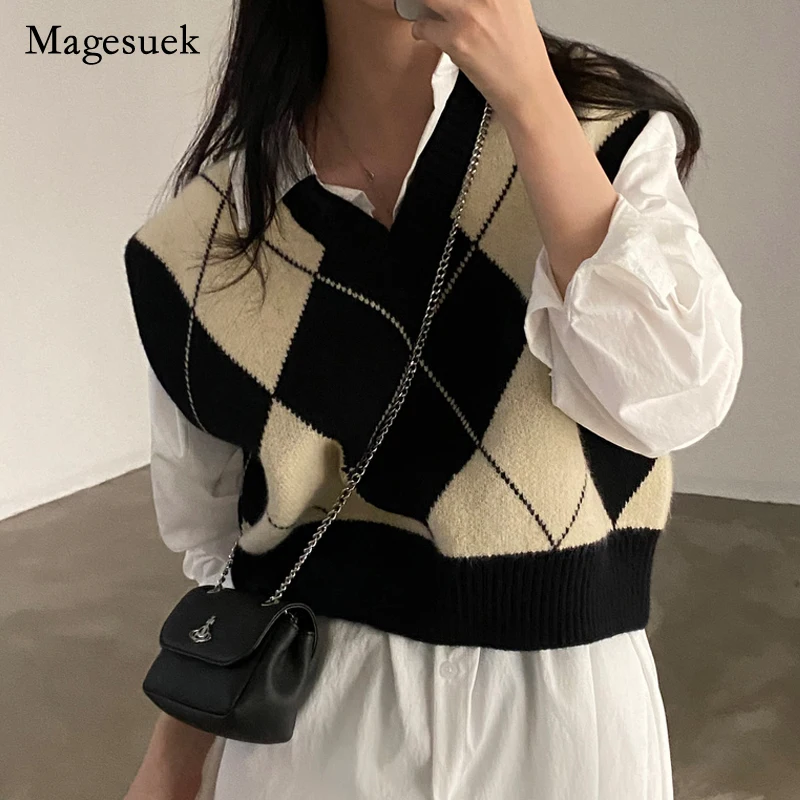 V-Neck Vintage Argyle Sweater Vest Women Black Sleeveless Plaid Knitted Crop Sweaters Casual Autumn Preppy Style 2021 Tops 17790
V-Neck Vintage Argyle Sweater Vest Women Black Sleeveless Plaid Knitted Crop Sweaters Casual Autumn Preppy Style 2021 Tops 17790