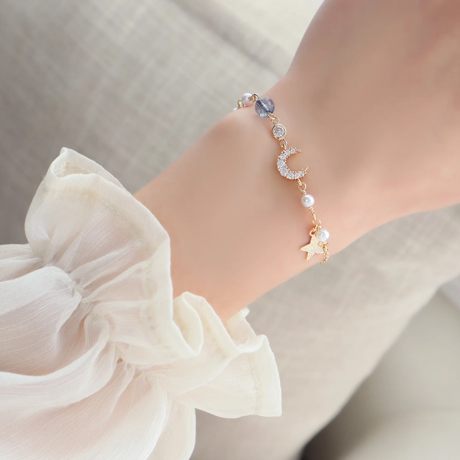 Zircon flash diamond moon Pentagram pearl chain lovely temperament lady Bracelet Gift
Zircon flash diamond moon Pentagram pearl chain lovely temperament lady Bracelet Gift