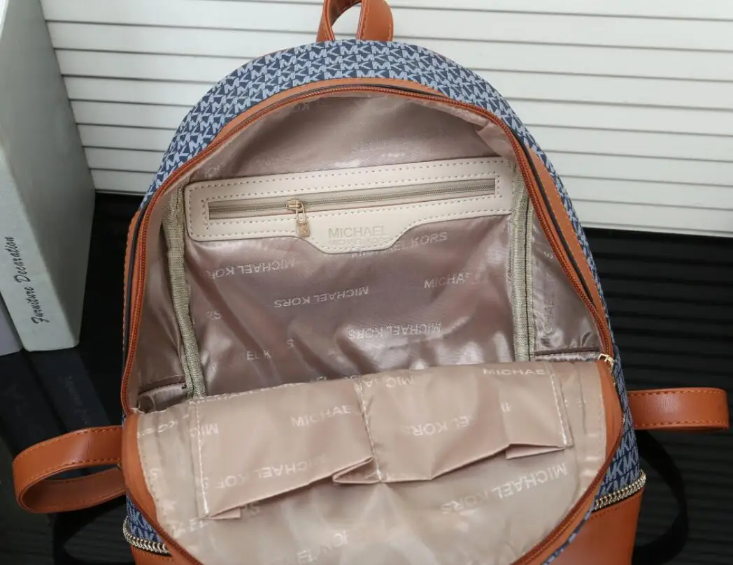 Luxury Designer Brand Women Backpack Female School Bag Simple Ladies Shoulder Bags for Girls Mochila M165
Luxury Designer Brand Women Backpack Female School Bag Simple Ladies Shoulder Bags for Girls Mochila M165