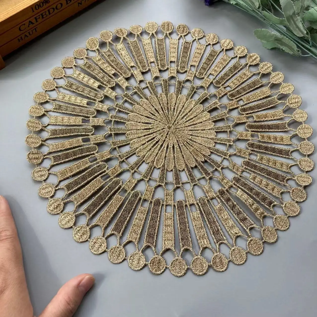 27CM Flower Gold 3D Lace Round Embroidery Table Place Mat Christmas Pad Cloth Placemat Wedding Tea Coaster Napkin Doily Kitchen
27CM Flower Gold 3D Lace Round Embroidery Table Place Mat Christmas Pad Cloth Placemat Wedding Tea Coaster Napkin Doily Kitchen