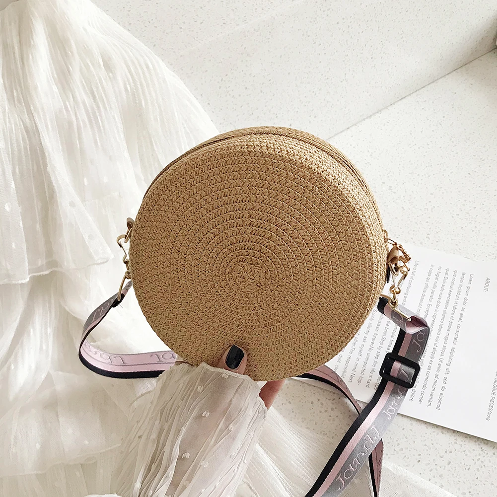 Girl Round Straw Beach Bag Vintage Handmade Woven Shoulder Bag Raffia Circle Rattan Bags Bohemian Summer Vacation Travel Bags
Girl Round Straw Beach Bag Vintage Handmade Woven Shoulder Bag Raffia Circle Rattan Bags Bohemian Summer Vacation Travel Bags