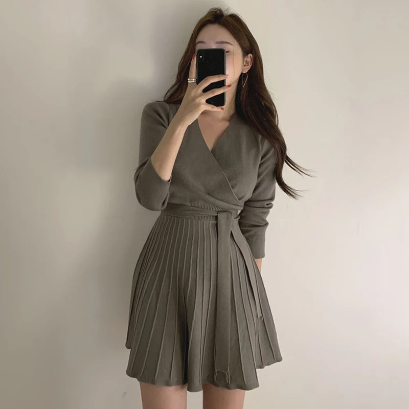 Zoulv Winter Temperament Knitted Dress Female Long-sleeved Korean Design Bow Tie A Line V-neck High Waist Lace Cute Mini Skirt
Zoulv Winter Temperament Knitted Dress Female Long-sleeved Korean Design Bow Tie A Line V-neck High Waist Lace Cute Mini Skirt